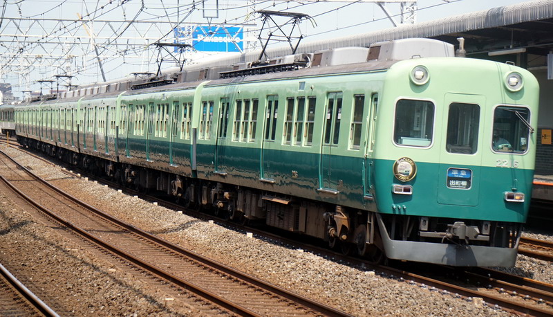 ファイル:京阪2200系復刻塗装.jpg