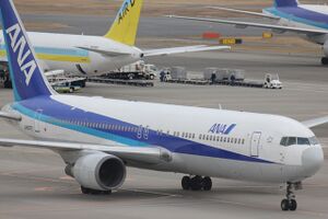 JA8273 B767-300 HND.jpg